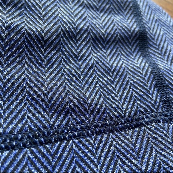 Lululemon All Sport Bra
Giant Herringbone Black Heathered Pigment Blue - Picture 8 of 9